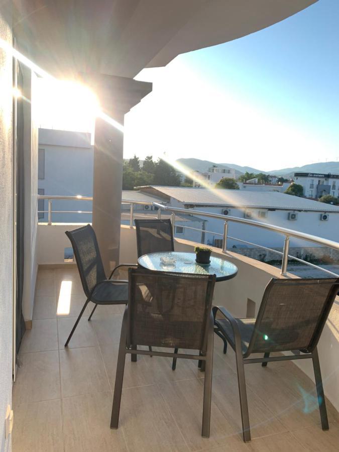 Ferienwohnung Apartmens Xhenis Lux Ulcinj Exterior foto