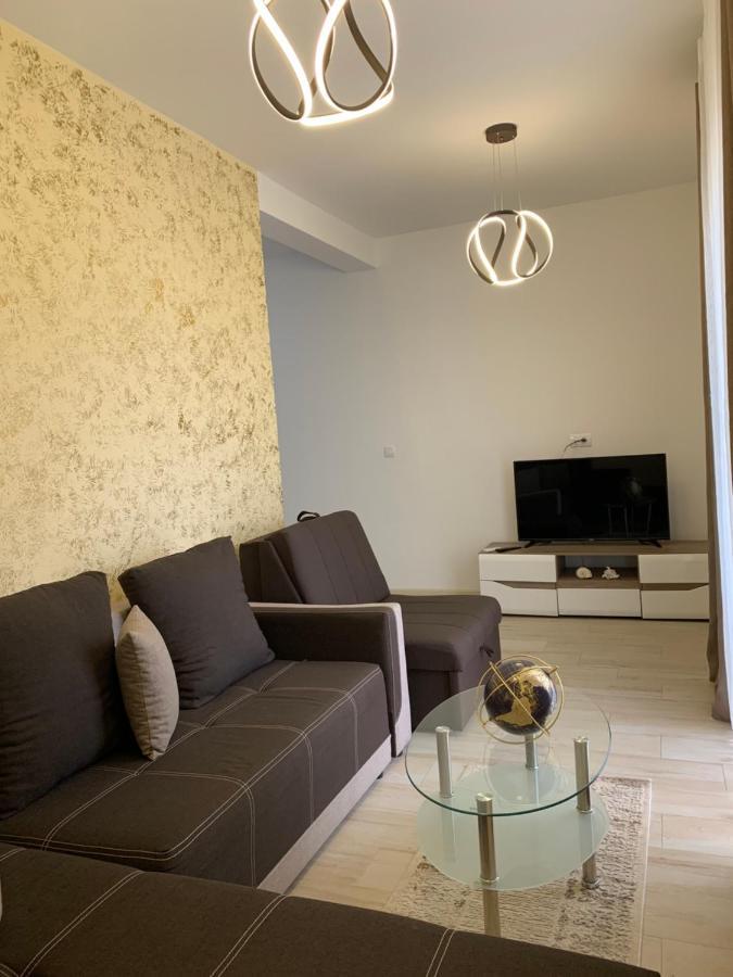 Ferienwohnung Apartmens Xhenis Lux Ulcinj Exterior foto