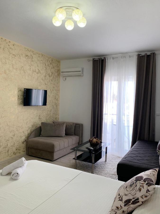 Ferienwohnung Apartmens Xhenis Lux Ulcinj Exterior foto