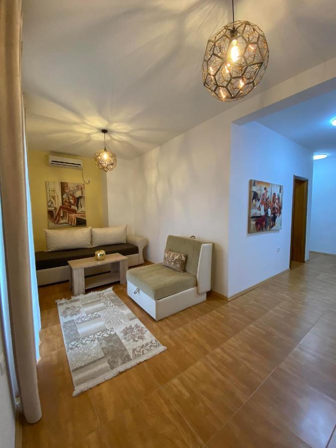 Ferienwohnung Apartmens Xhenis Lux Ulcinj Exterior foto