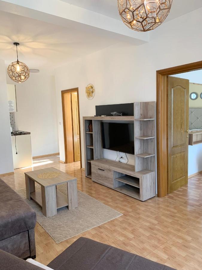 Ferienwohnung Apartmens Xhenis Lux Ulcinj Exterior foto