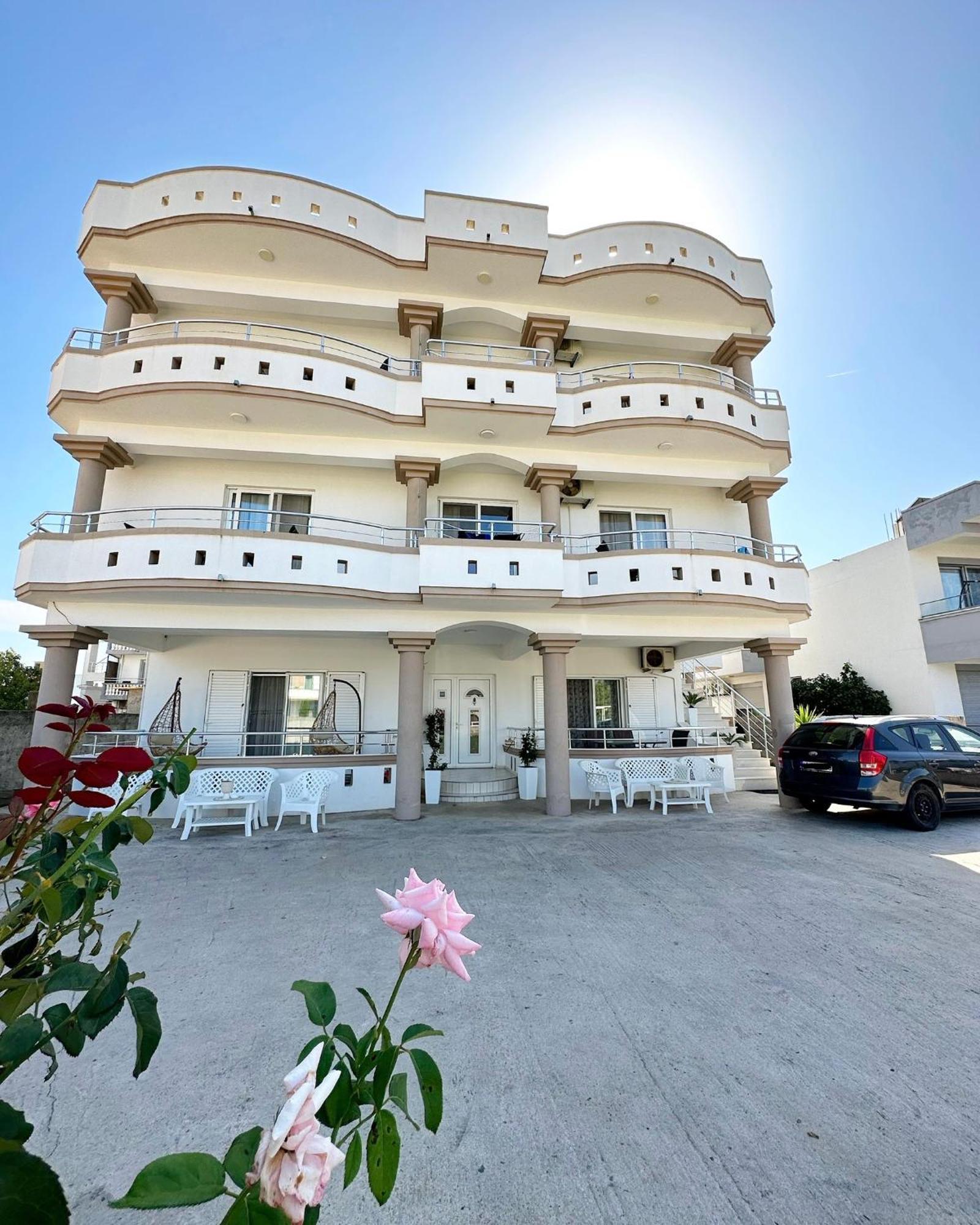 Ferienwohnung Apartmens Xhenis Lux Ulcinj Exterior foto