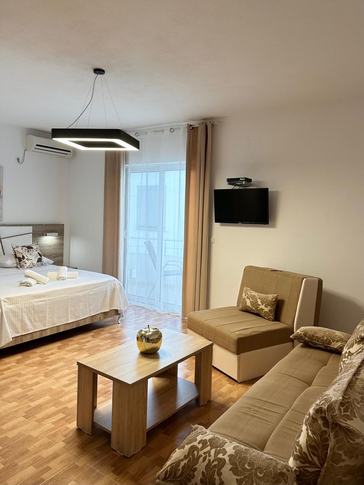 Ferienwohnung Apartmens Xhenis Lux Ulcinj Exterior foto