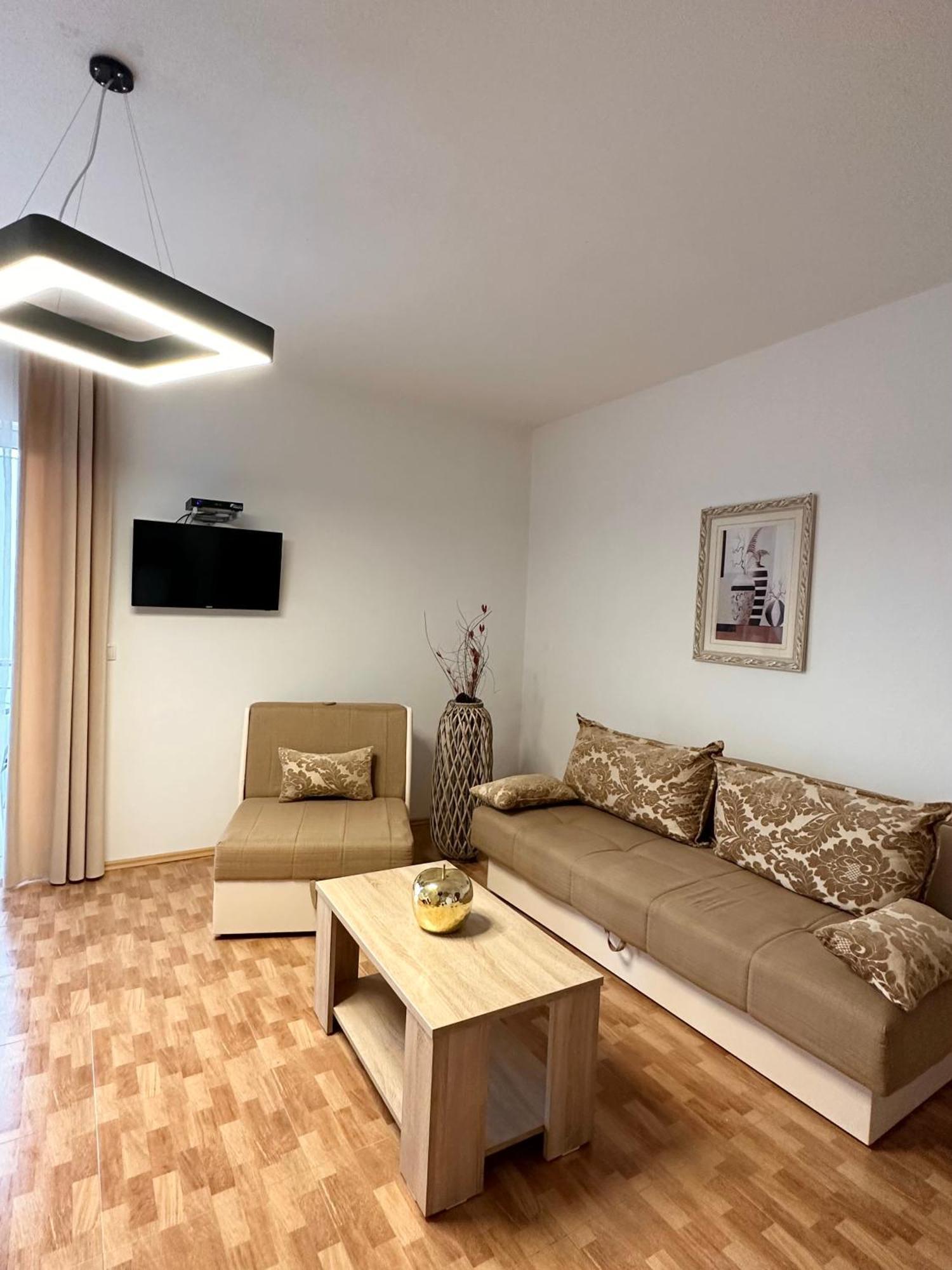 Ferienwohnung Apartmens Xhenis Lux Ulcinj Exterior foto