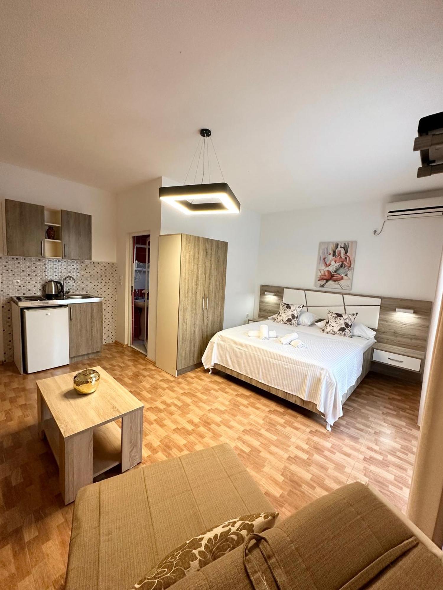 Ferienwohnung Apartmens Xhenis Lux Ulcinj Exterior foto